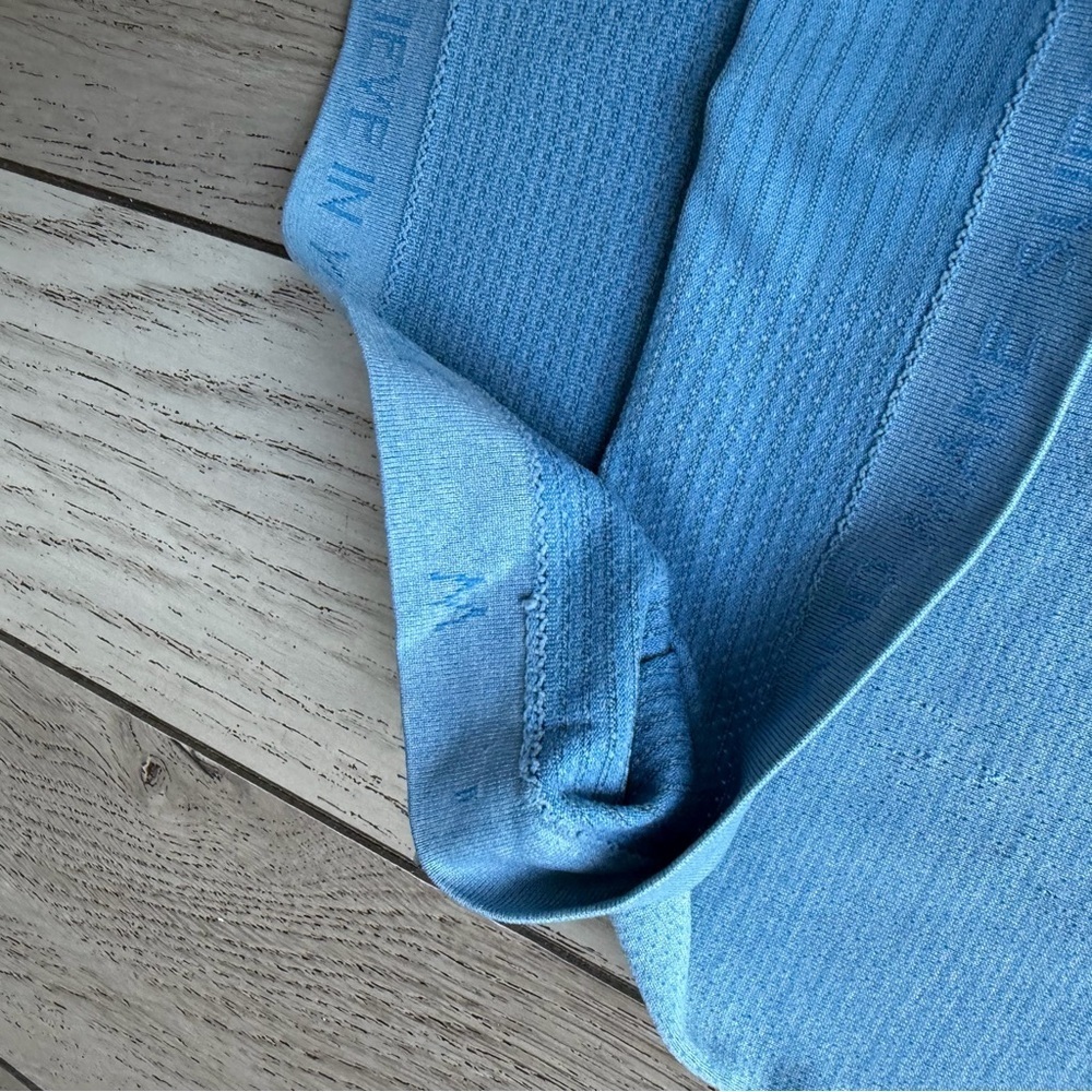 Lululemon Men's Light Blue V-Neck Performance Shirt size M - Picture 4 of 7